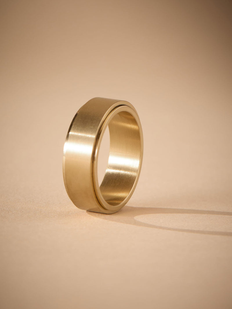 Stainless steel spinner ring (British brand)