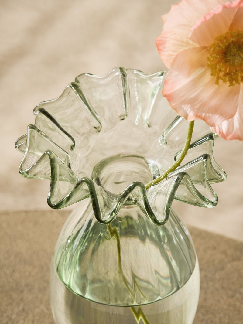 Green ruffle ribbed glass bud vase 15.5cm (British brand)