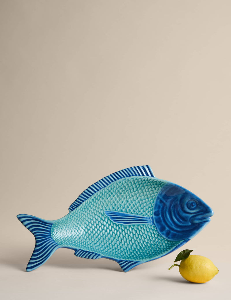 Fish-shaped melamine picnic platter with textured details - British product