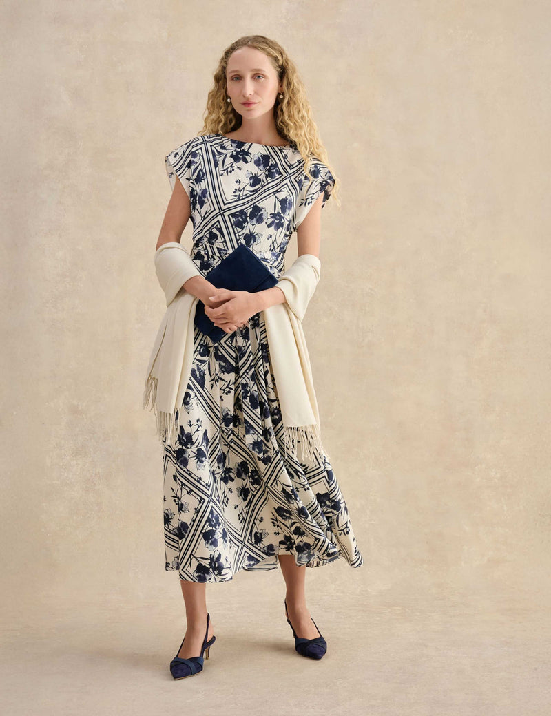Hobbs fringed scarf in super-soft blend - British product
