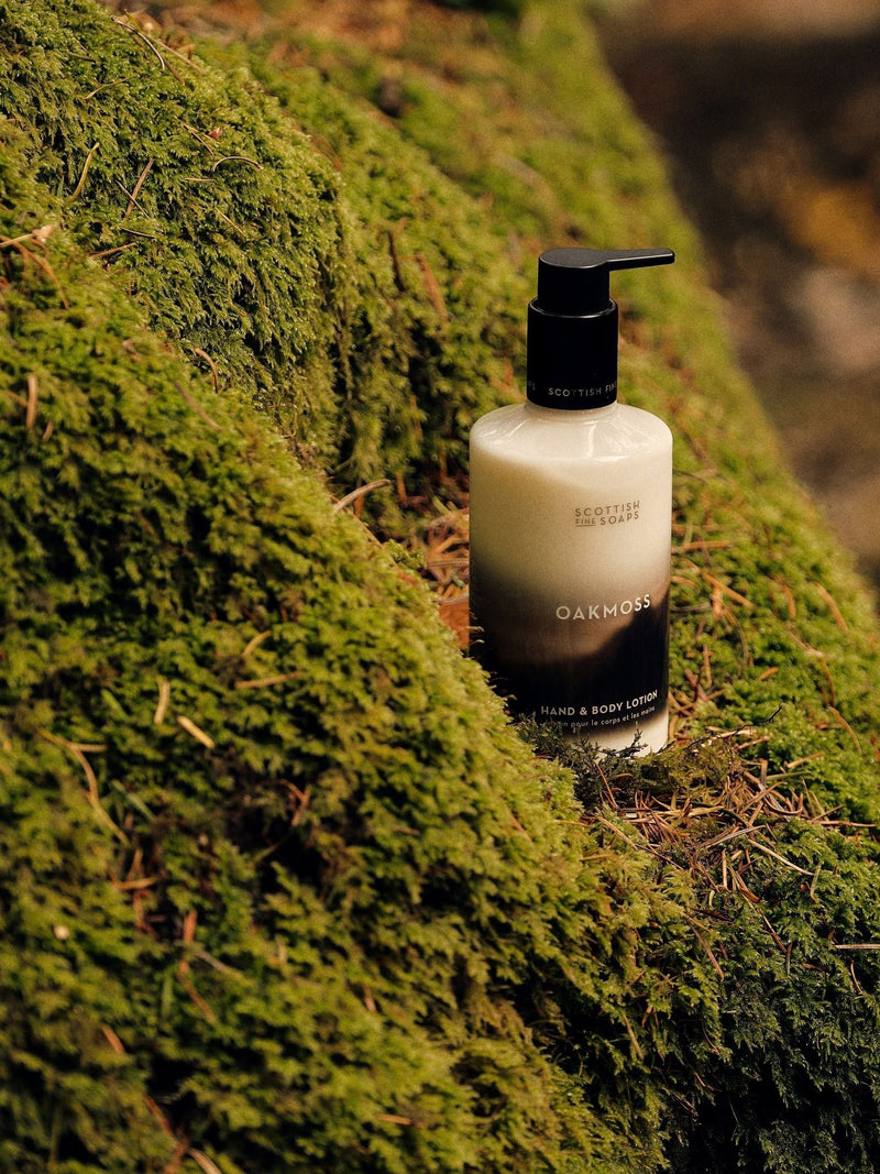 Scottish Fine Soaps Oakmoss hand and body lotion 300ml (British brand)