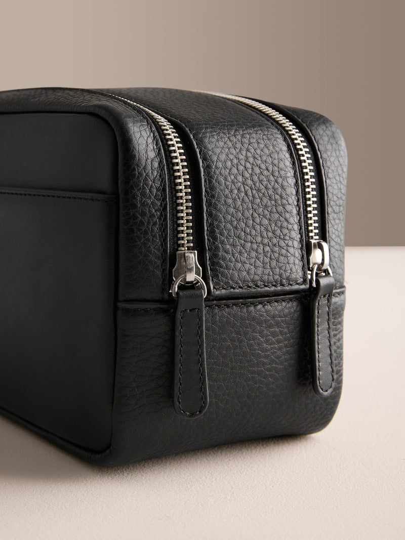 Black Signature Leather Washbag premium toiletry bag (British brand)