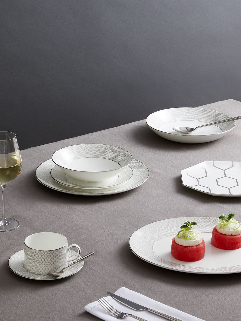 Wedgwood Gio Platinum dinnerware set 12 piece, UK version