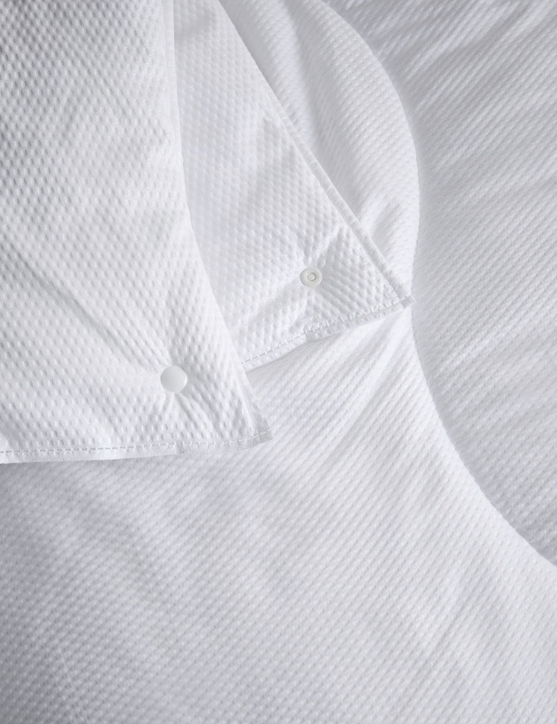 Guest Essentials 13.5 Tog All Season Duvet, UK version