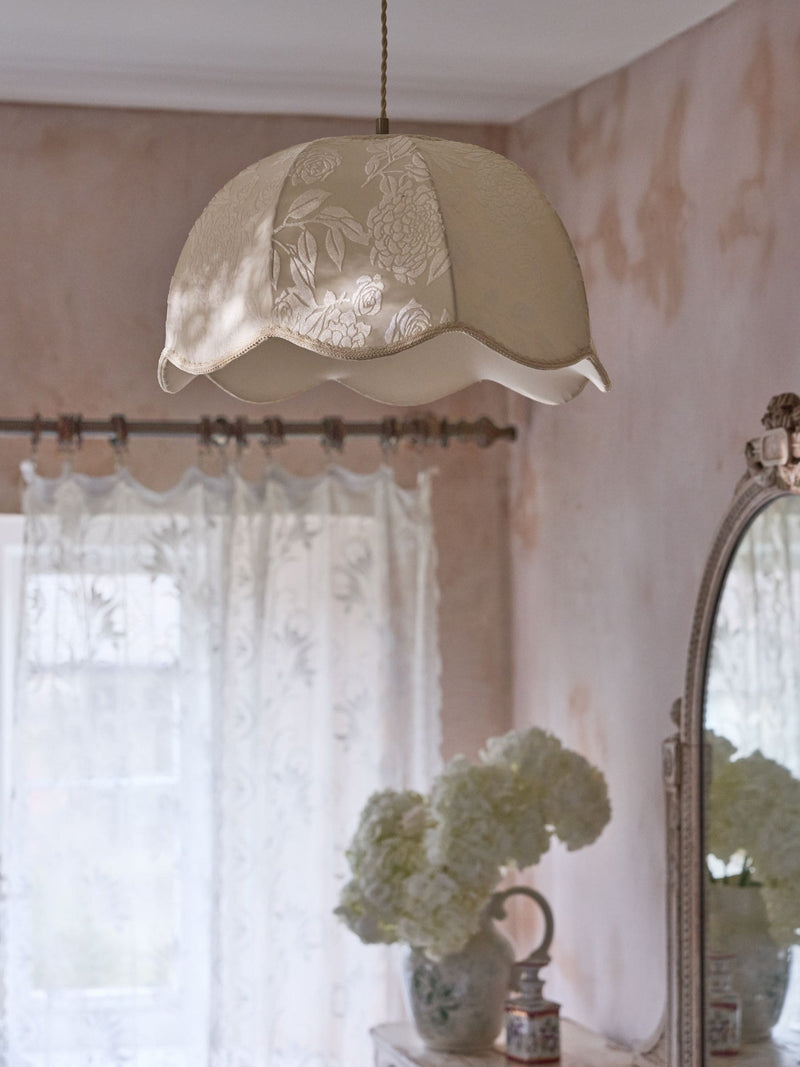 Shabby Chic cream Karis easy fit shade - British product