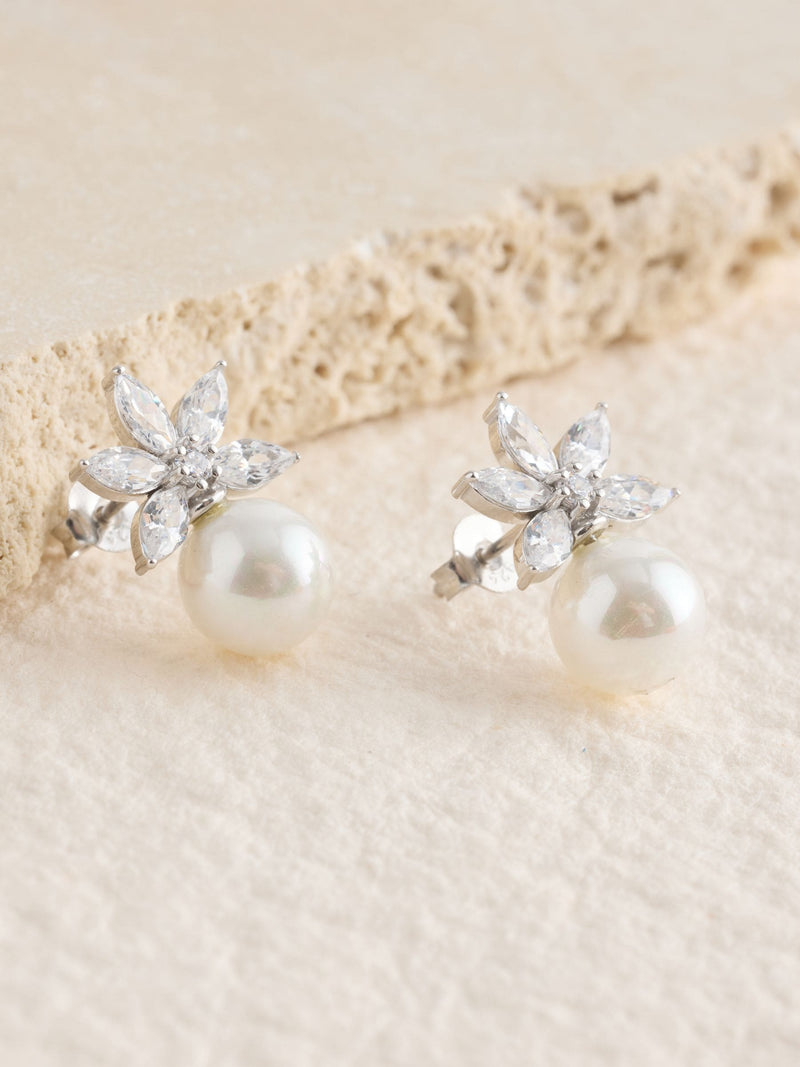 Sterling silver pearl flower stud earrings - British product