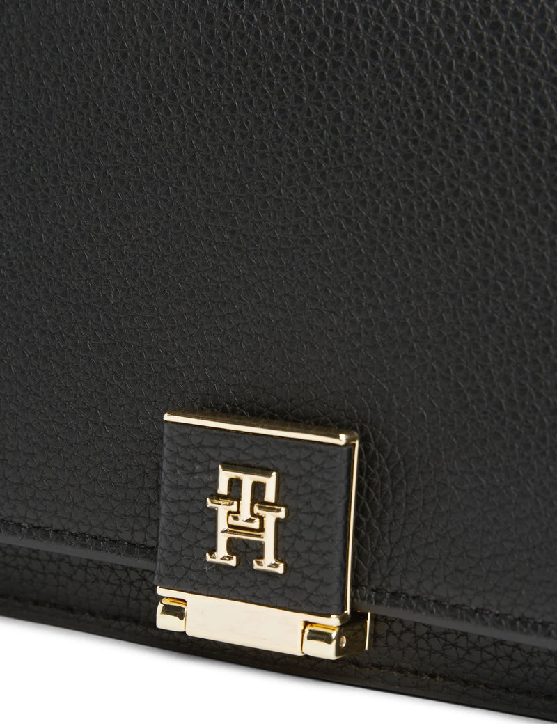Tommy Hilfiger chain strap cross body bag (British brand)