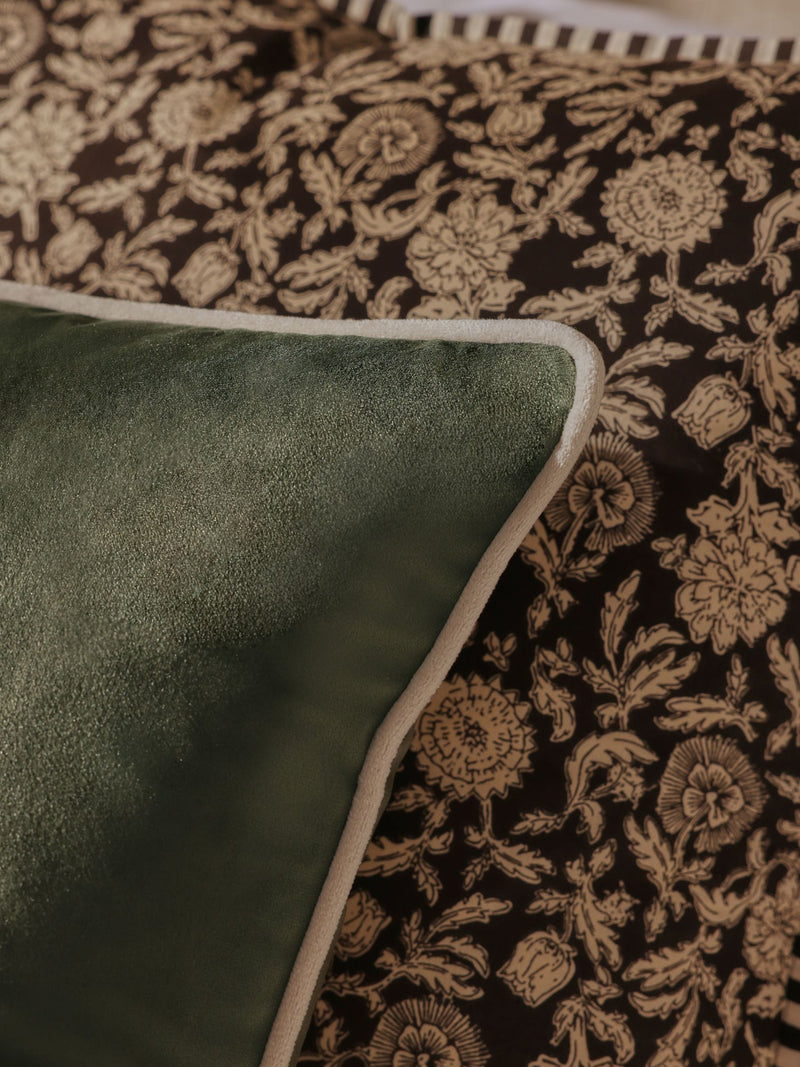 Cushion dark green matte velvet contrast pipe 50x50cm, imported from the UK