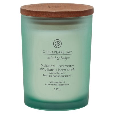 Chesapeake Bay scented candle Waterlily & Pear medium jar (British brand)