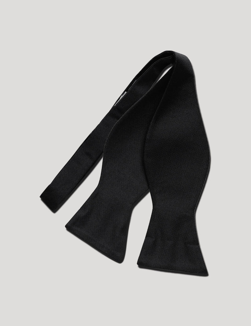 Hawes & Curtis pure silk ribbed bow tie regular width 8cm, imported from the UK
