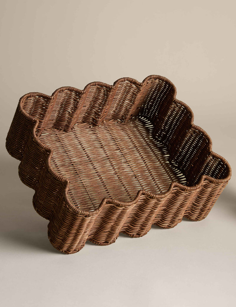 Scalloped rattan tray medium size 34x28 cm (British brand)