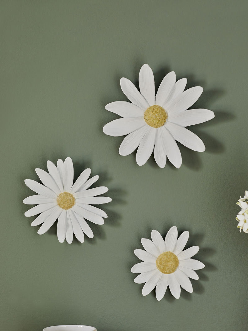White daisy flower wall art set of 3 framed resin plaques (British brand)