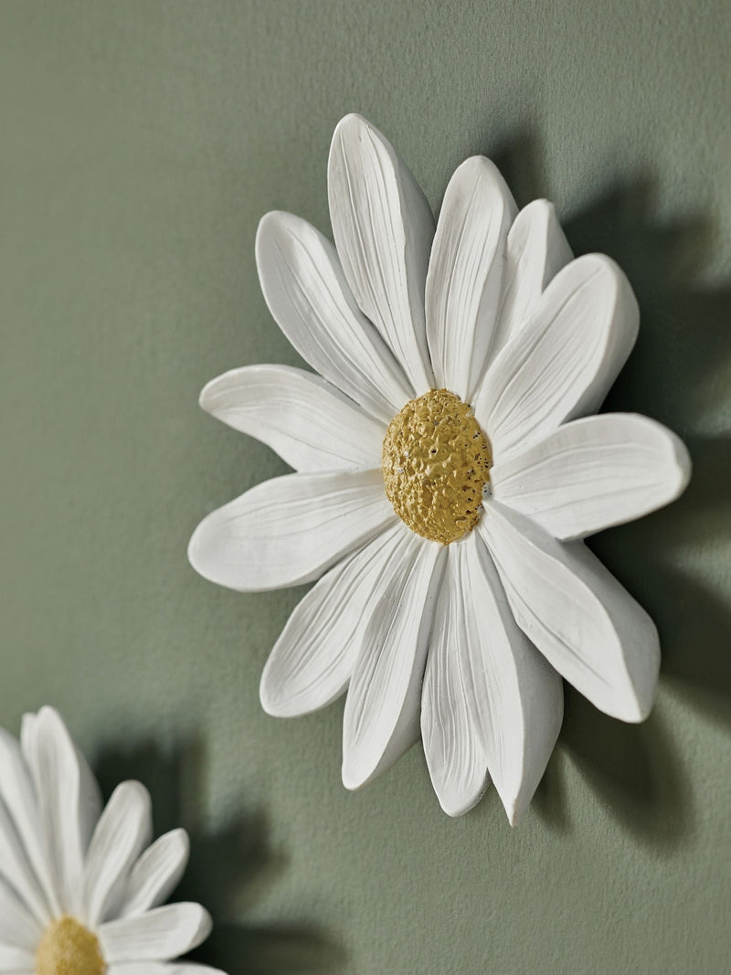 White daisy flower wall art set of 3 framed resin plaques (British brand)