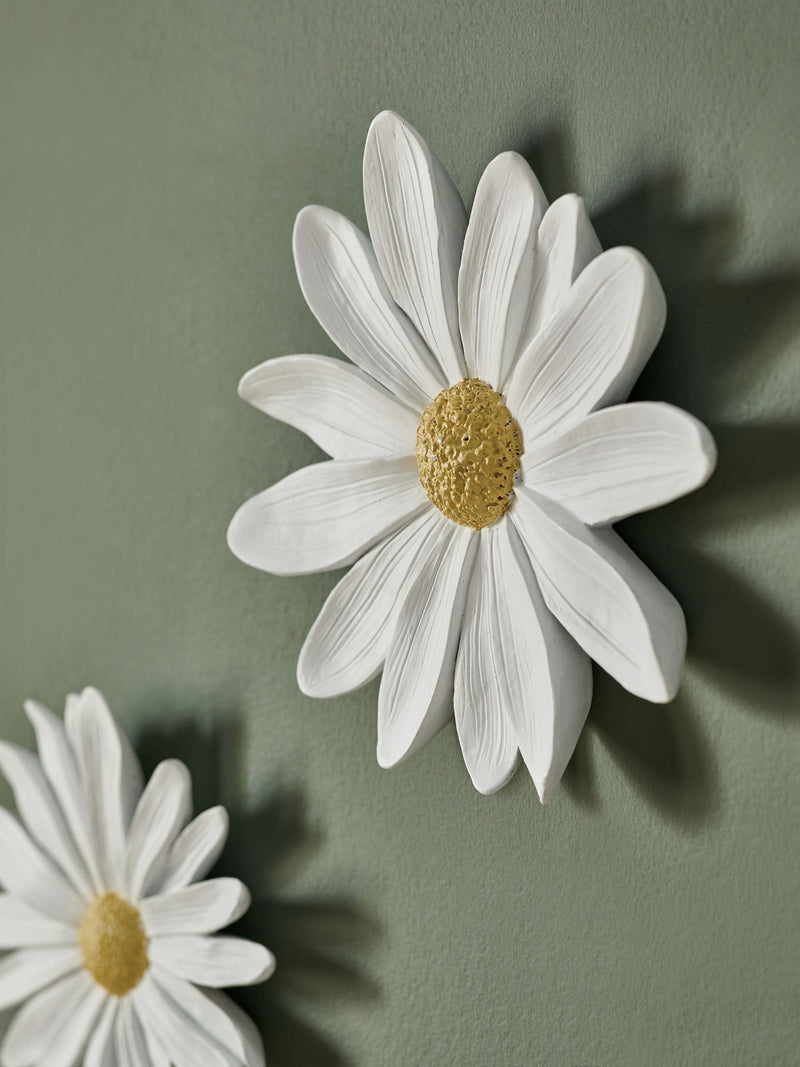 White daisy flower wall art set of 3 framed resin plaques (British brand)