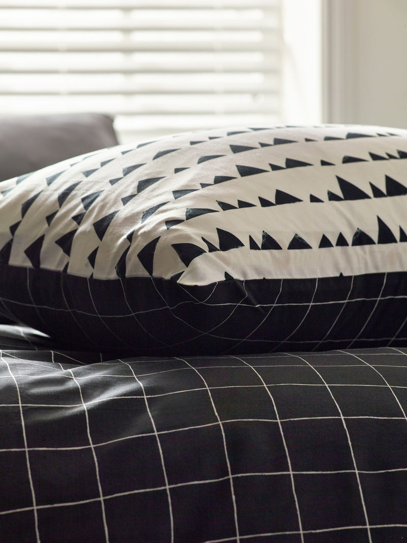Monochrome printed cotton duvet cover pillowcase set 200x200cm, imported from the UK
