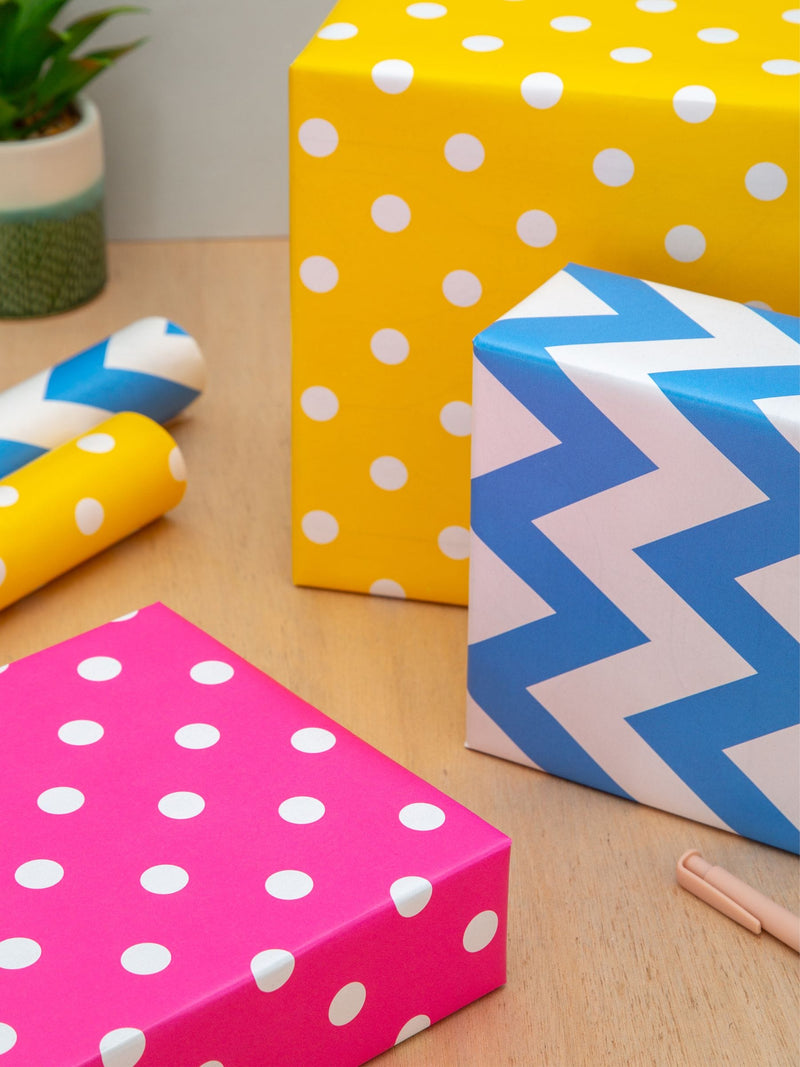 Hallmark spots and stripes wrapping paper 3 rolls x 2m, UK version