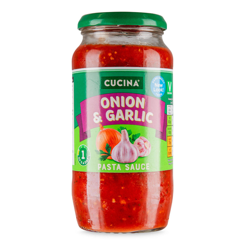 Onion and garlic tomato pasta sauce - British product