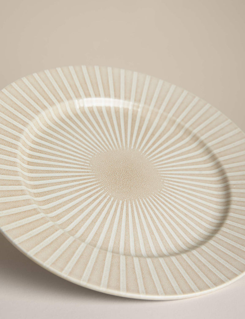 Reactive stripe dinner plate 28 cm, imported from the UK
