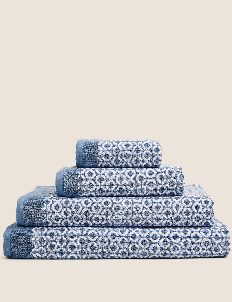 Pure cotton towel with geometric pattern 550 GSM, imported from the UK