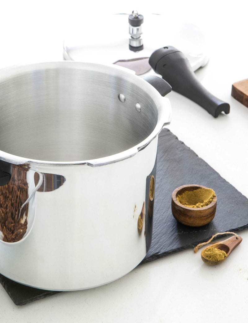 Prestige aluminium 4L pressure cooker, UK version