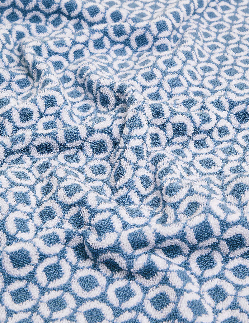 Pure cotton towel with geometric pattern 550 GSM, imported from the UK