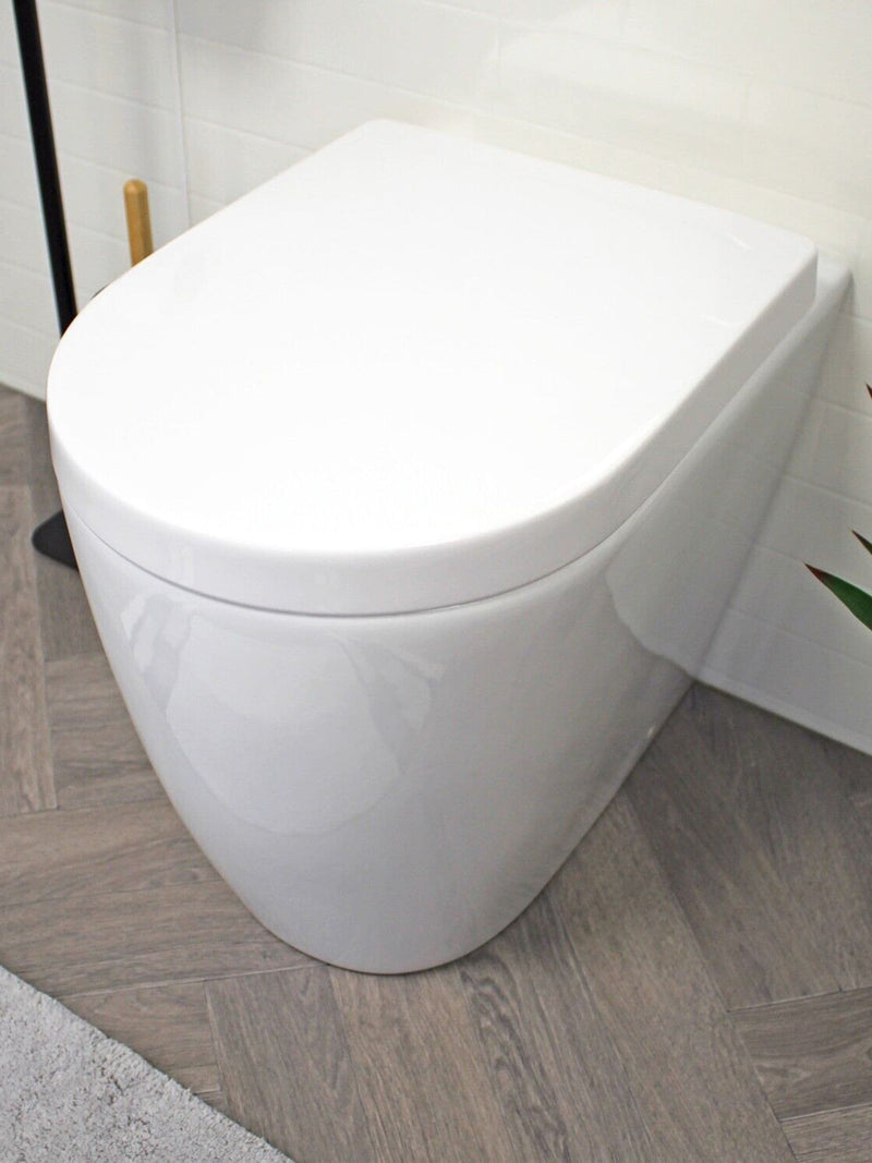 Showerdrape white D-shape soft close toilet seat with quick release (British brand)