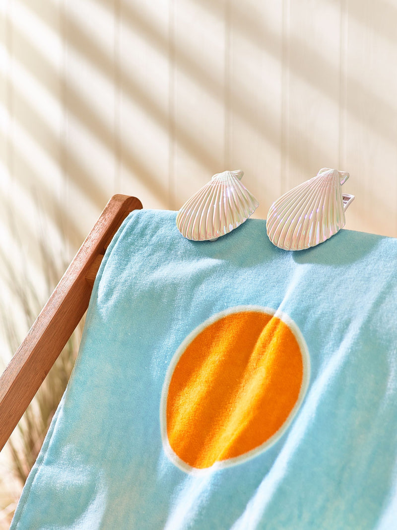 White shell beach towel clips 2 pack - British product