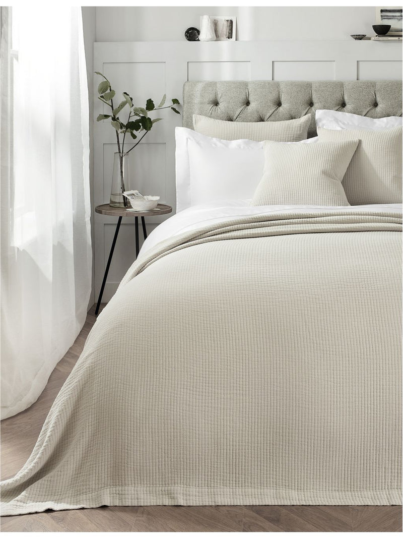 The White Company Florian double cotton bedspread (British brand)
