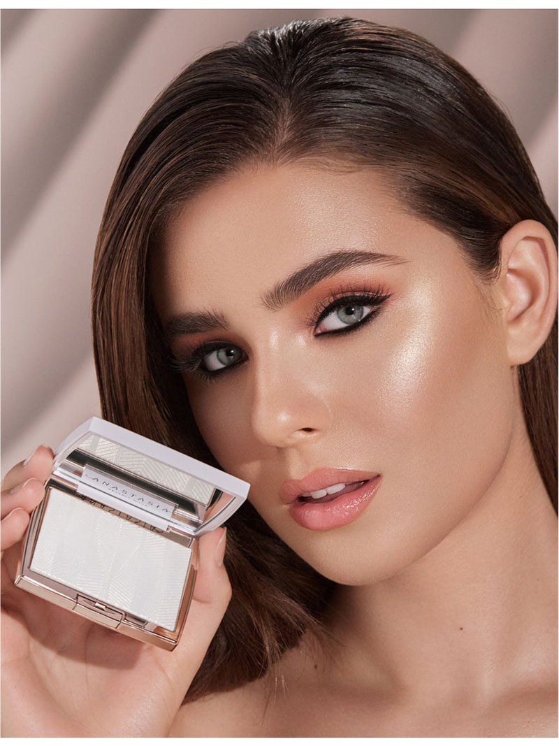 Anastasia Beverly Hills Iced Out highlighter 11g (British brand)