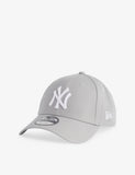 New Era New York Yankees 9FORTY baseball cap, imported from the UK