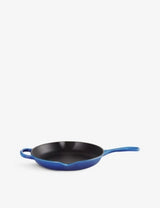 selfridges Le Creuset Signature Round Cast-Iron Skillet 23cm- Buy online at McGrocer