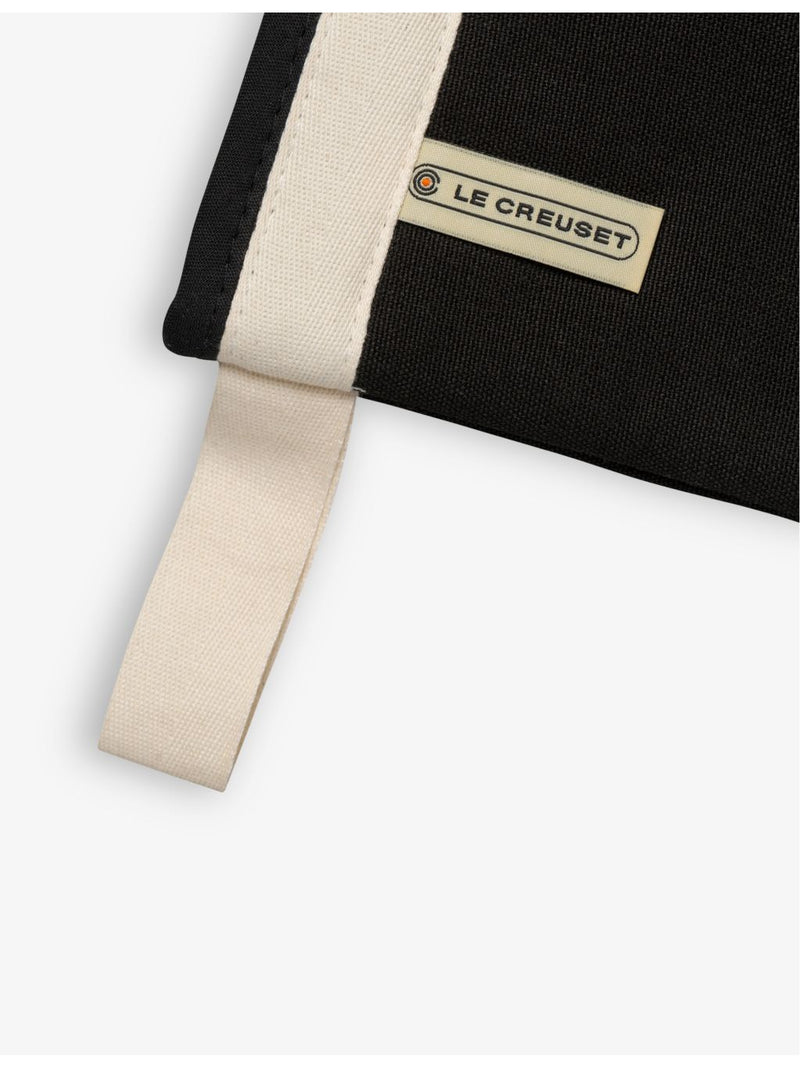 Le Creuset cotton oven mitt with woven texture, UK version