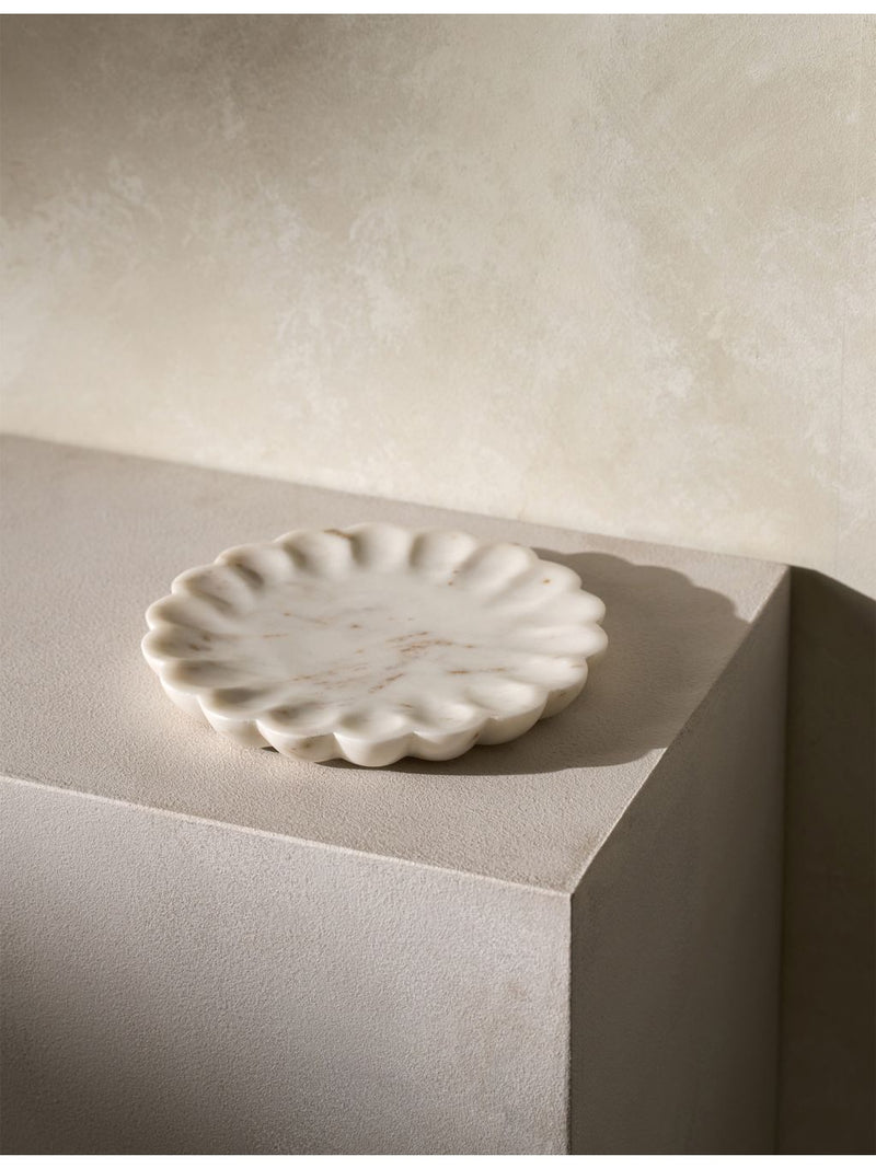 The White Company scalloped marble plate 20cm, UK version