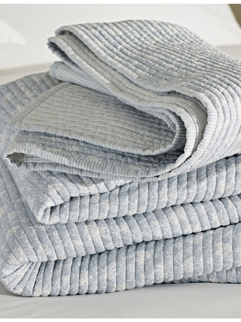 The White Company floral-print super king cotton quilt (British brand)