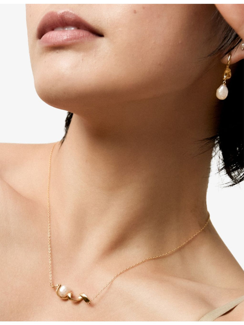 Astley Clarke Floe pearl necklace in 18ct gold, imported from the UK