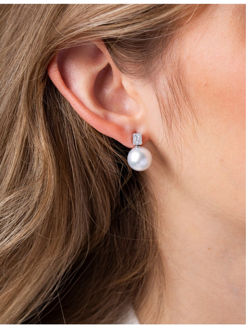 Yoko London pearl and diamond stud earrings 18ct gold (British brand)