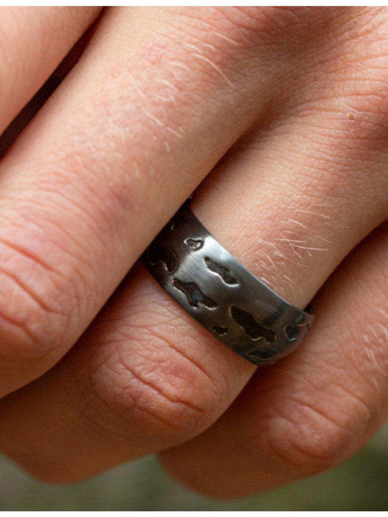 Biiju leopard ring in black rhodium-plated sterling silver, UK version