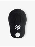 New Era 9TWENTY New York Yankees baseball cap, imported from the UK