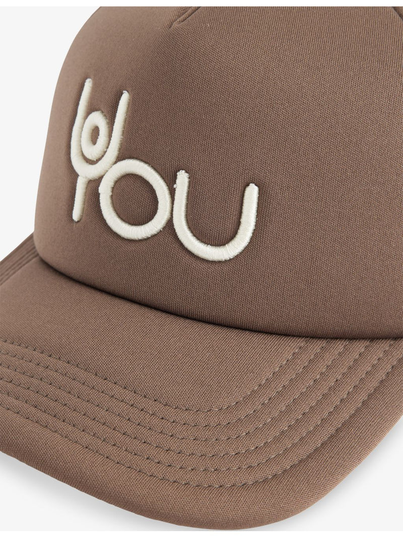 Cotton trucker cap with embroidered logo and adjustable buckle - British product