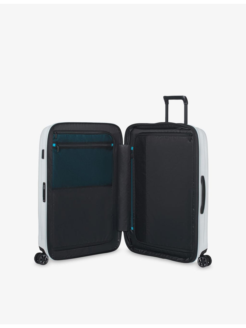 Samsonite Nexis hard-shell spinner suitcase 82cm, UK version