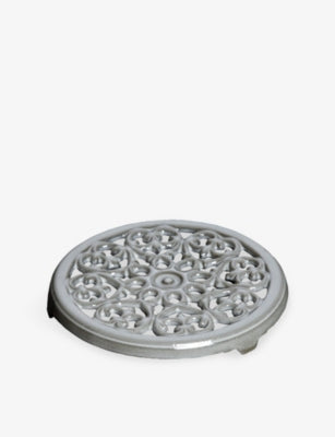 Staub cast iron trivet lily design 23cm - British product