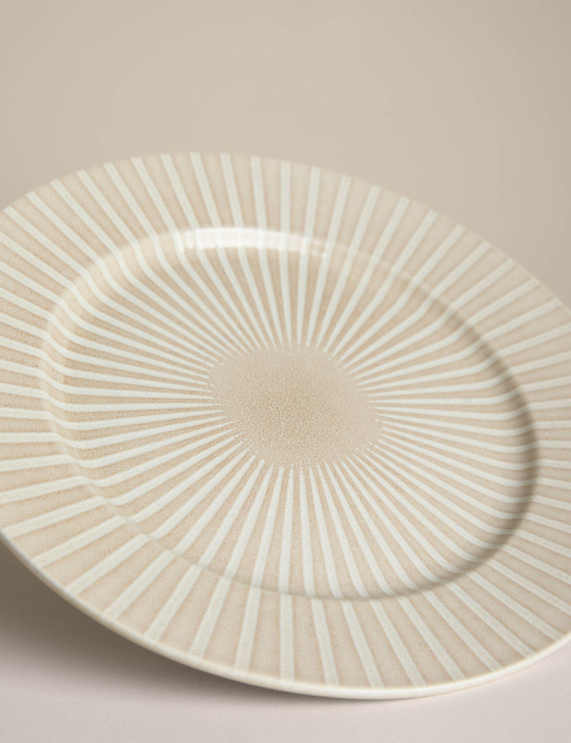 Reactive stripe dinner plate 28 cm, imported from the UK