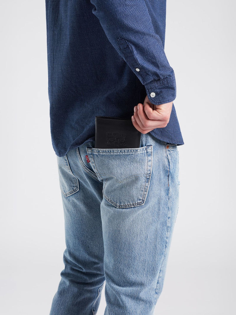 محفظة بطاقات سوداء من Levi's - منتج بريطاني