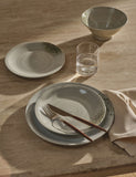 Stoneware textured spin side plate 21.6cm - British product