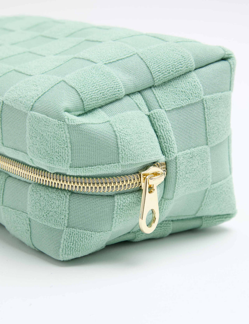 Towelling cosmetic bag with jacquard chequerboard pattern, UK version
