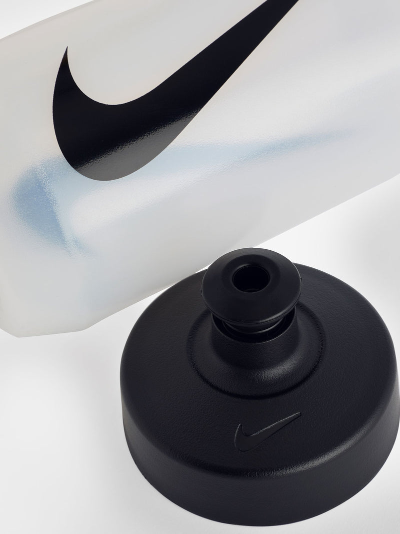 زجاجة مياه Nike بفم كبير أسود/أبيض 650 مل (علامة تجارية بريطانية)