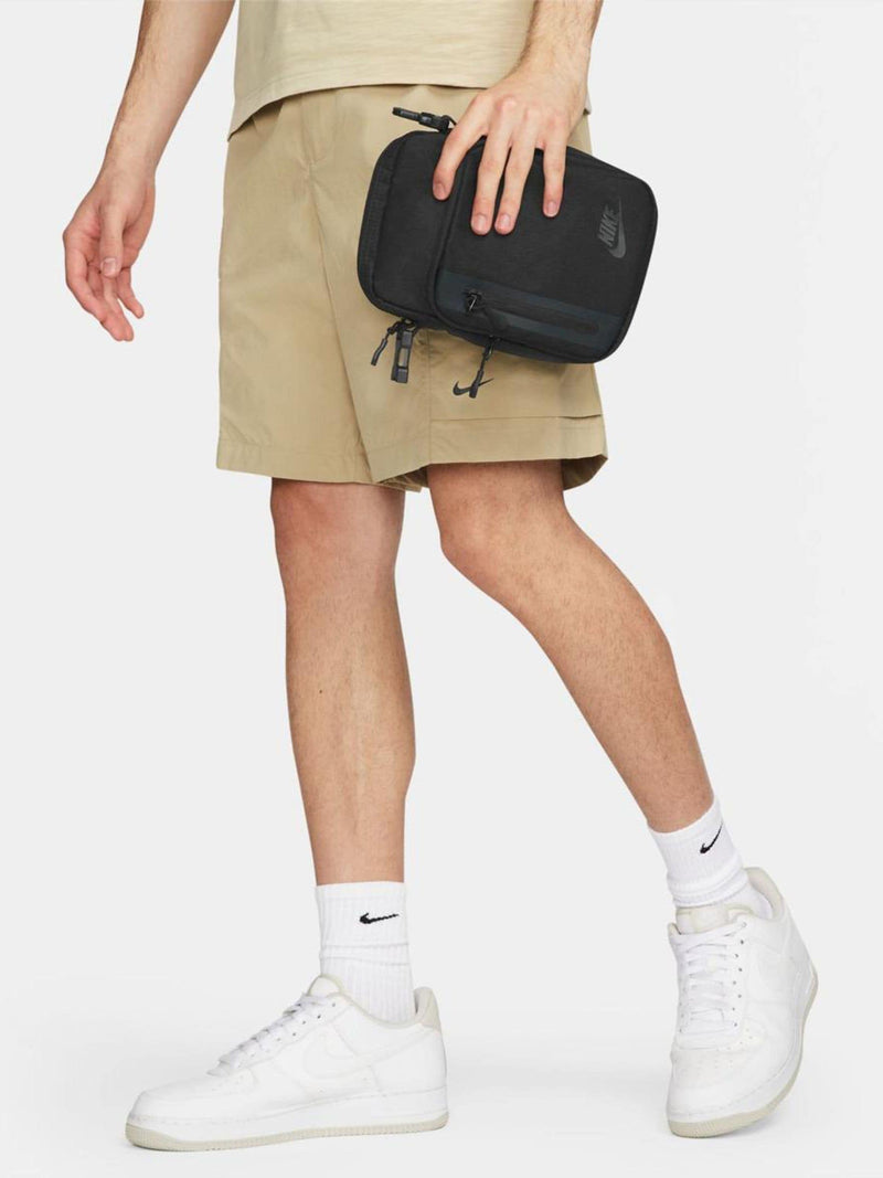 Nike Elemental Premium cross-body bag 4L, UK version