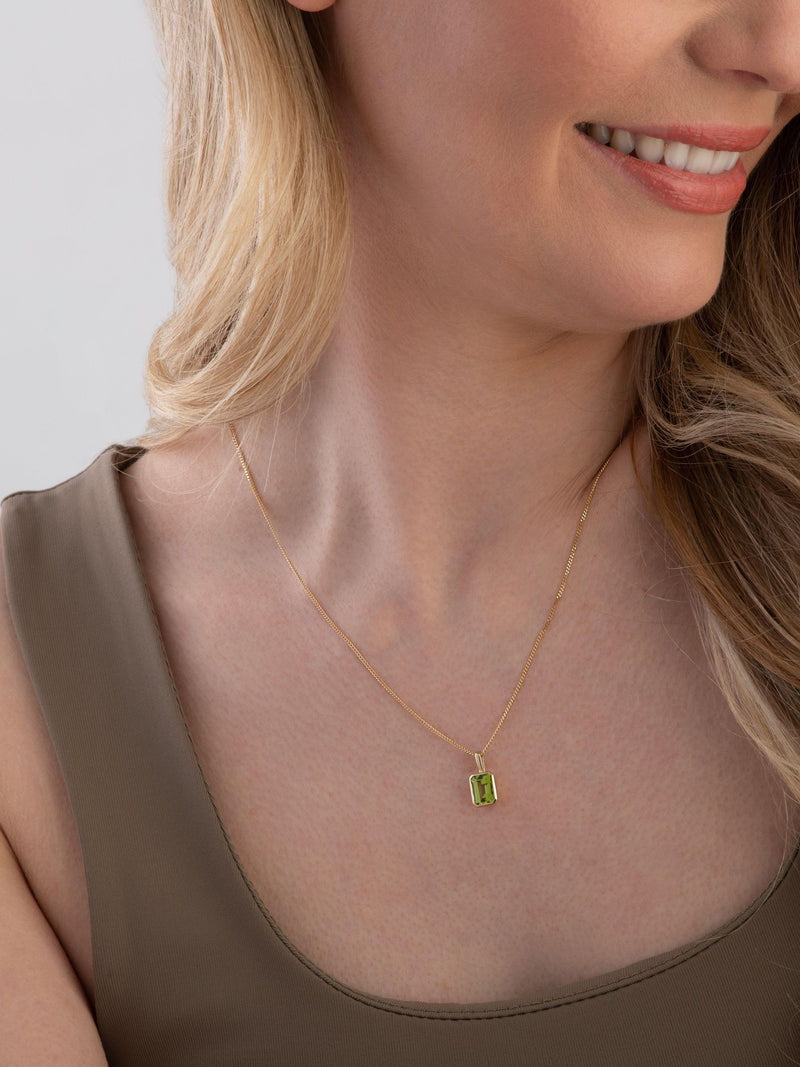 Beaverbrooks Gold 9ct peridot pendant with 45cm necklace - British product