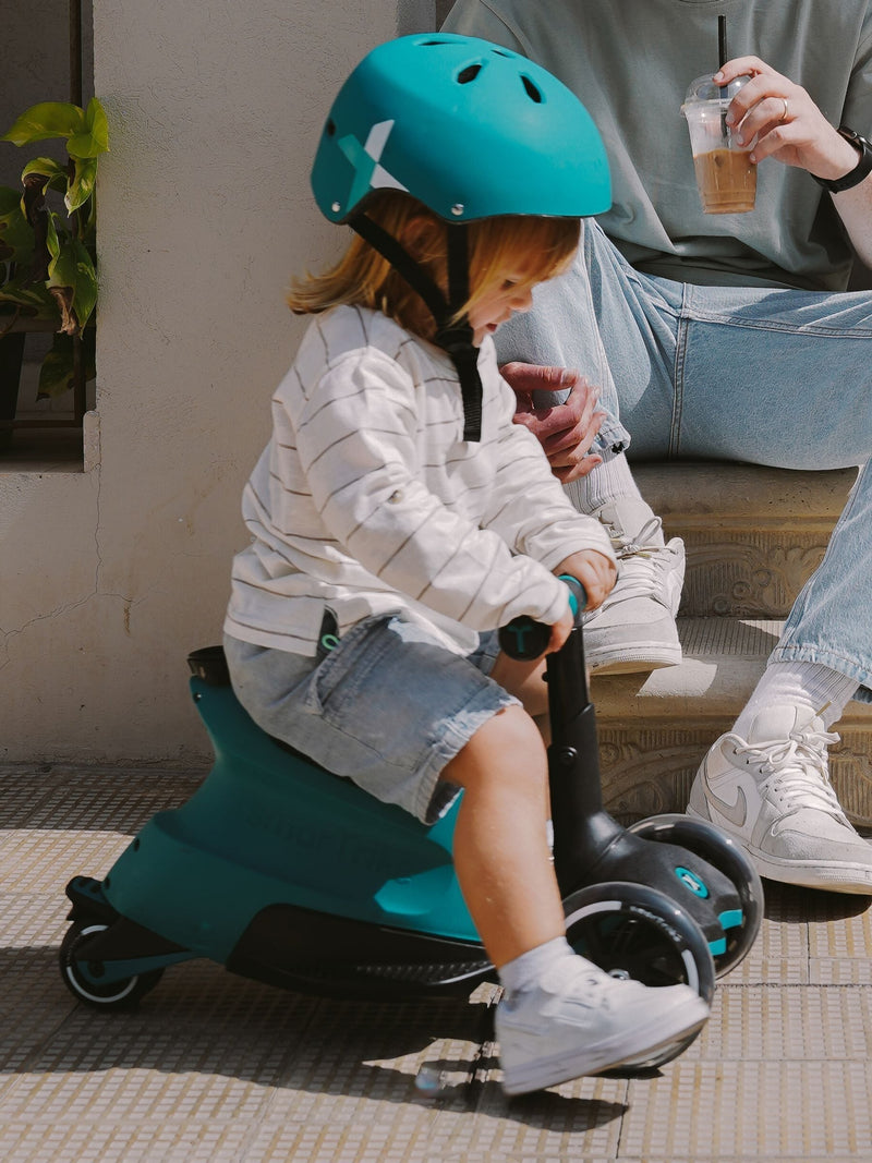 smarTrike Xtend Ride-On Plus scooter, UK version