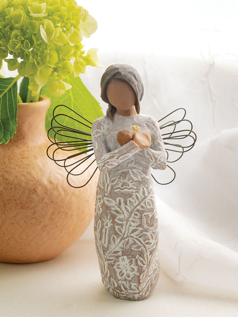 Willow Tree Remembrance figurine darker skin 13cm, imported from the UK